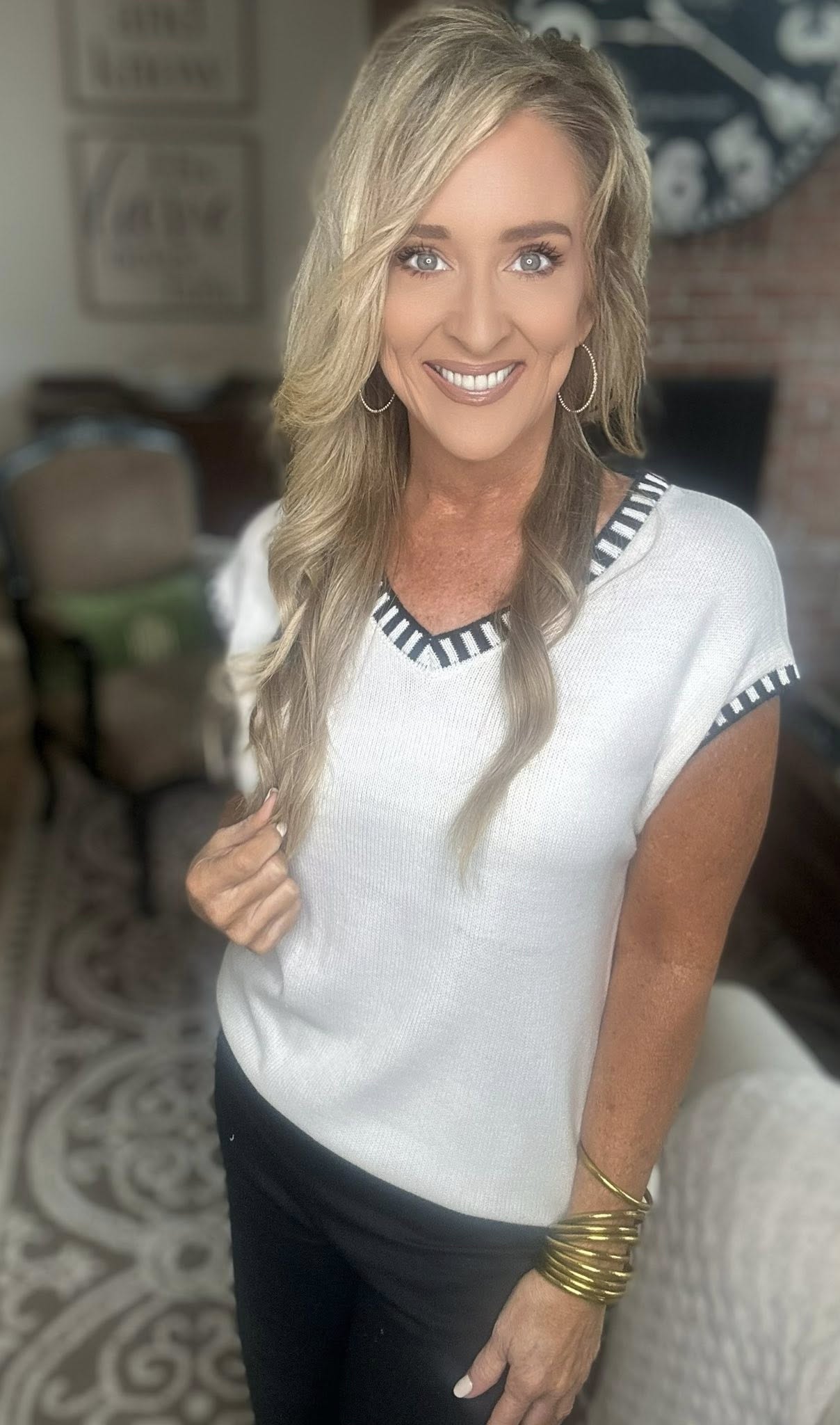 Contrast Trim V-Neck Knit Top
