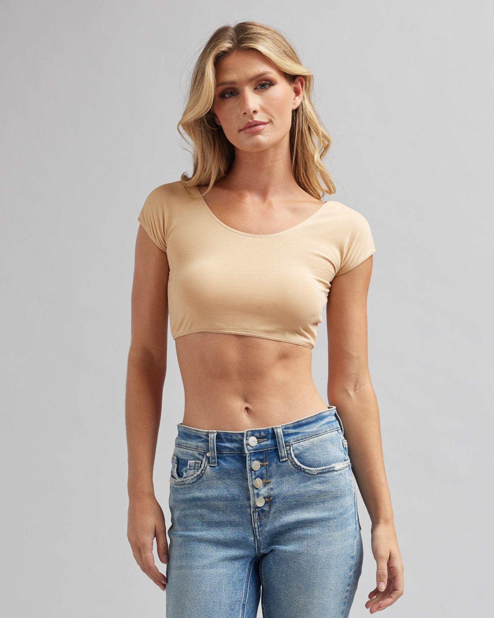Demi Tee