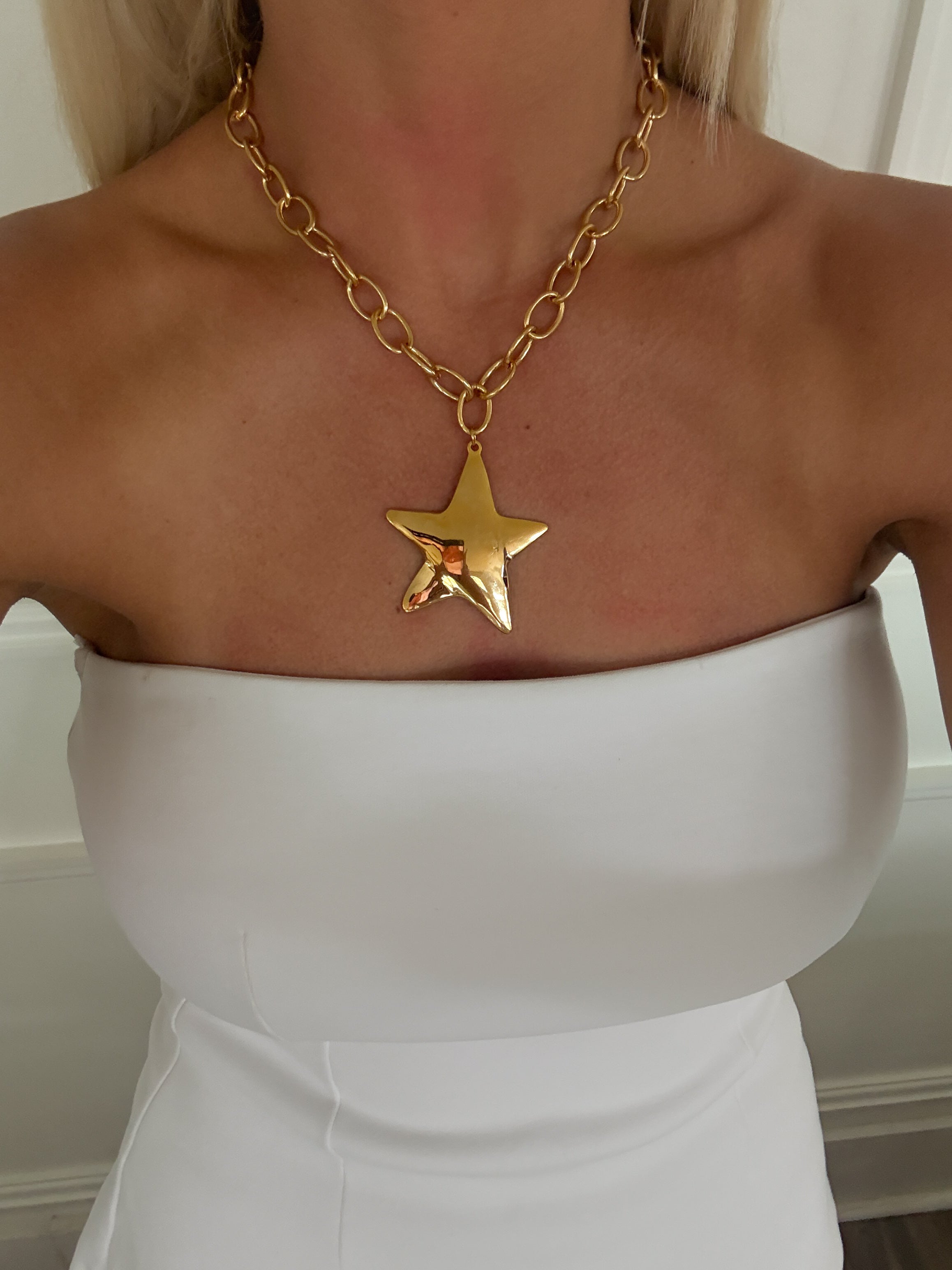 STAR NECKLACE
